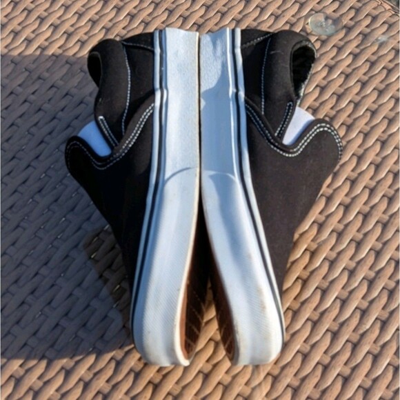 Vans Women's Black Slip-On Shoes - Picture 6 of 11